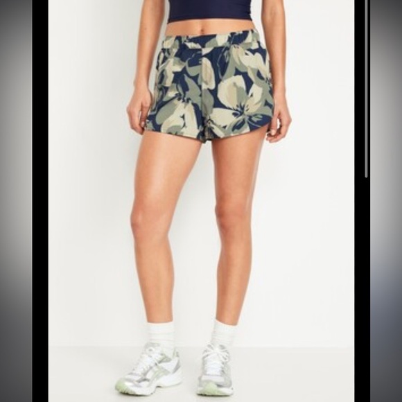 NWT Old Navy 2 piece activewear set sports bra and shorts size small - Picture 9 of 9